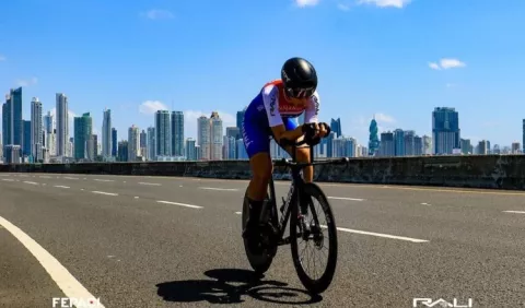 Ciclistas panameñas en un equipo femenino continental