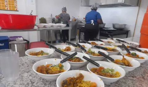 Almuerzos escolares, apoyo a familias en situación difícil 