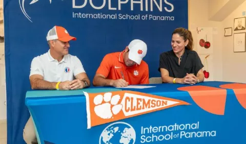 Samuel Durán, el golfista panameño pretendido por 20 universidades de EE.UU., irá a Clemson