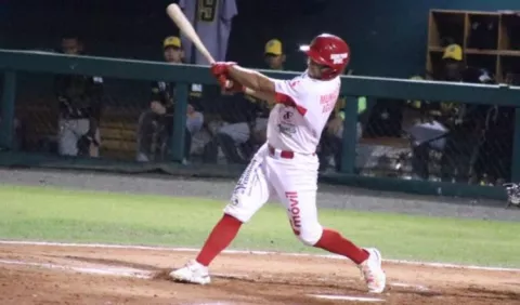 Luis Escudero tiene opciones para ganar la  'triple corona' en el béisbol juvenil