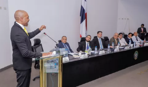 Diputado Jairo Salazar sustenta su propuesta sobre amnistía