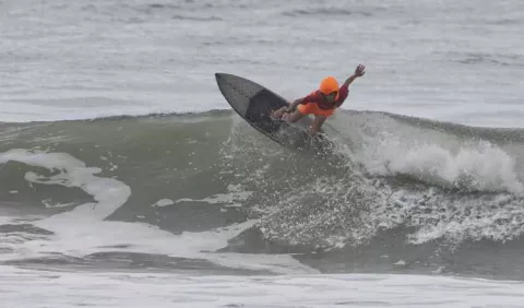 Brad Arosemena es una promesa del surf panameño 