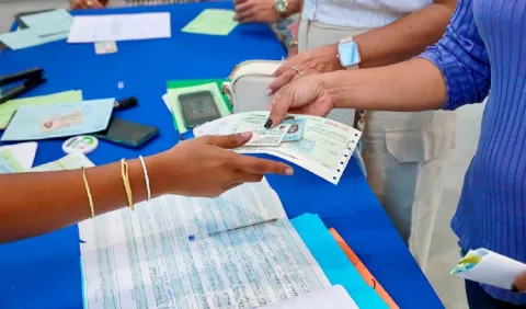 Beca socioeconómica suplantará a asistencias que brindaba el Ifarhu