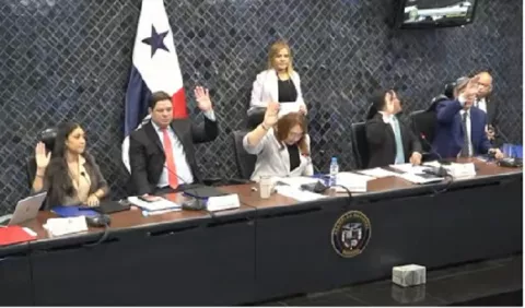 Agurto y Villalobos pasan filtro de Credenciales