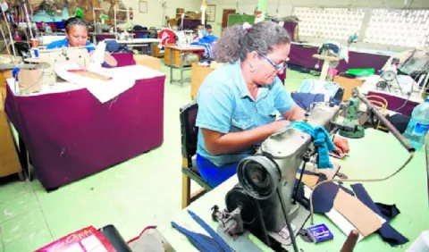 Pymes desaparecerían con el aumento de 900 dólares al salario mínimo