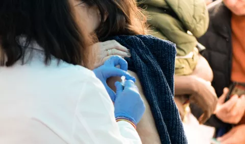 Disminuye el riesgo de complicaciones graves por gripe