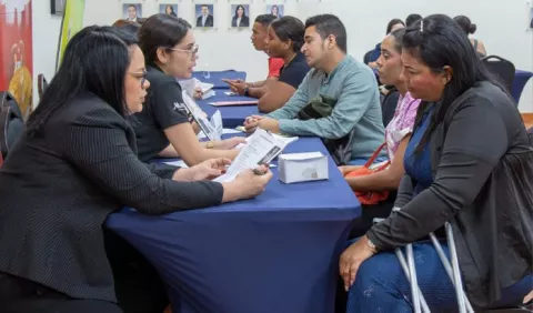 Contratos laborales superan la barrera de los 300 mil en 2025