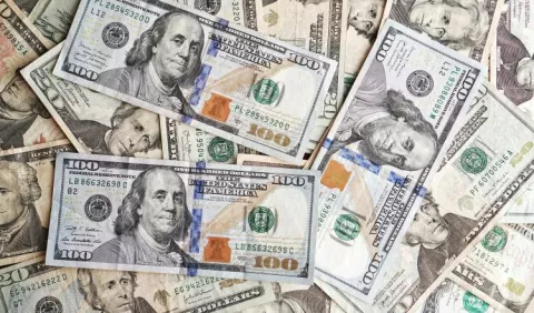 Población en Panamá  que más usa plata en papel y monedas tendría más de 45 años