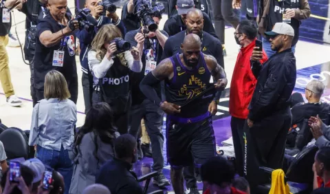 LeBron James no habla sobre su futuro en la NBA