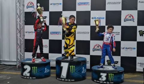 Panameños Terán, León y Halphen destacan en Latinoamericano de Karting