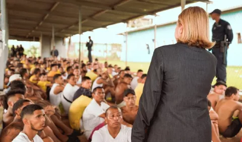 Más de 40 reclusos continúan prófugos tras fuga masiva en La Joyita