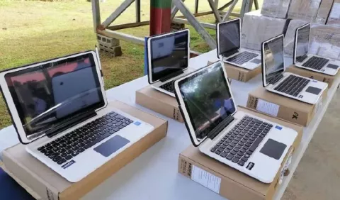 Meduca insiste en la compra de computadoras a estudiantes pese a críticas