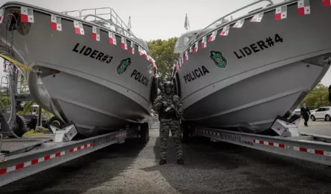 Panamá y Reino Unido refuerzan lucha antidrogas con entrega de lanchas tácticas para la Policía Nacional