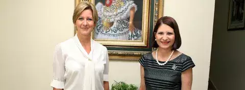 Primera Dama se reúne con esposa de Presidente electo