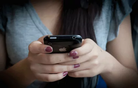 Corea del Sur combatirá la adicción a "smartphones" del 25% de los jóvenes