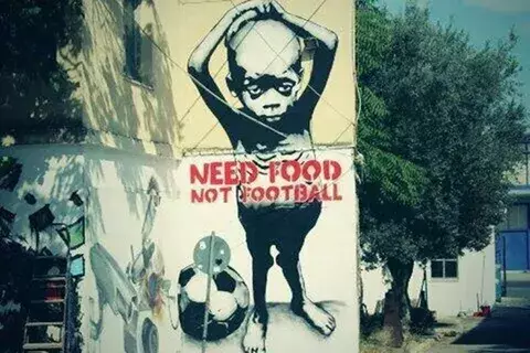 Grafitis antimundialistas en Brasil  