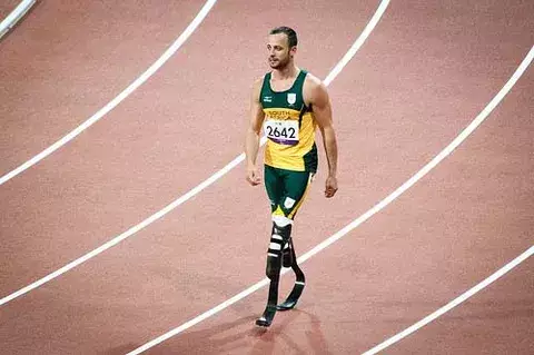 Pistorius pacta con una joven para que retire denuncia por agresión contra él