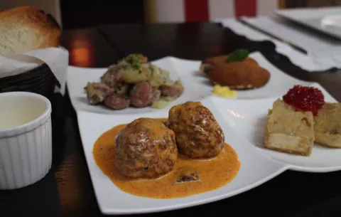 VIDEO Una paella de verdad con su buen vinito en nuevo restaurante