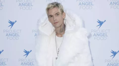 Aaaron Carter acusa a su difunta hermana de violación