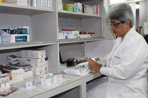 Ministra Rosario Turner promete lograr el 100% de abastecimiento de medicamentos en centros médicos públicos