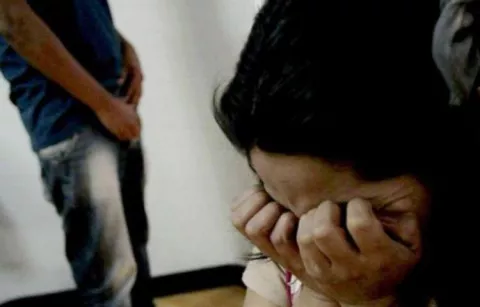 Violó y embarazó a sus dos hijas menores de edad; también abusaba de un hijo