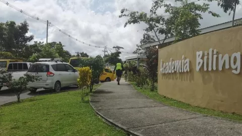 Sujetos armados entran en la  Academia Bilingüe San Lorenzo de Chilibre para robar