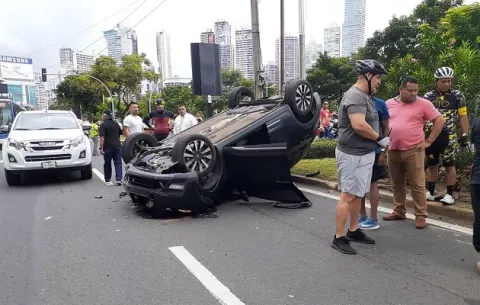 Tres heridos deja accidente de tránsito en Avenida Balboa