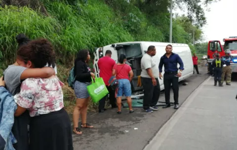 Siete heridos deja vuelco de autobús coaster en Burunga, Arraiján 