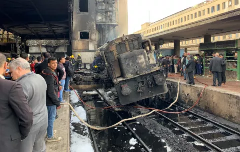 Al menos 20 muertos por un accidente en la estación central de El Cairo