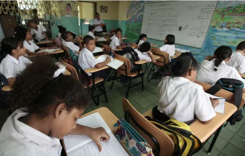 Acodeco investiga alzas en matrículas de algunos colegios particulares
