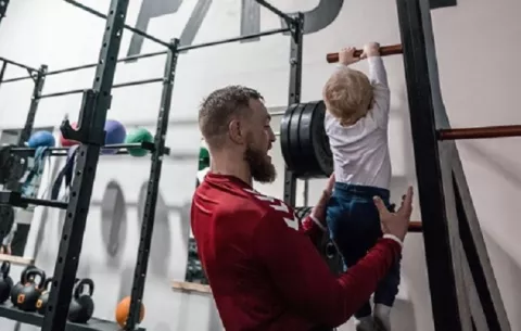 Examante le exige a Conor McGregor prueba de ADN