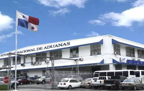 Directivos de Aduanas recibieron 360 mil dólares en bonos 