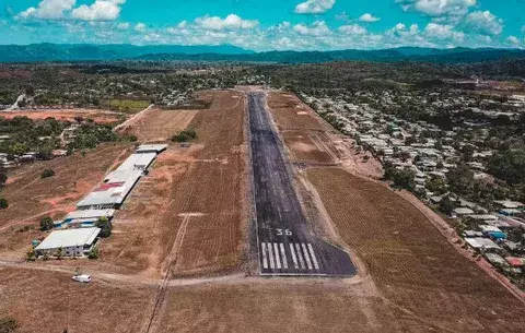 Una avioneta sufre accidente en Calzada Larga; el tren de aterrizaje no respondió