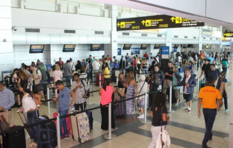 Usuarios de la Zona Libre están en desacuerdo con la suspensión de tarjetas de turismo a cubanos