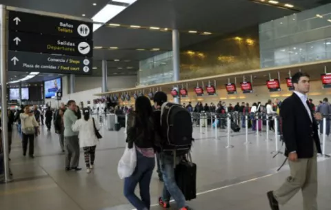 Aeropuertos latinoamericanos siguen rezagados ante aumento de pasajeros