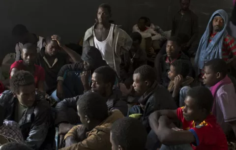 E.EU.U. impide que refugiados crucen a Grecia