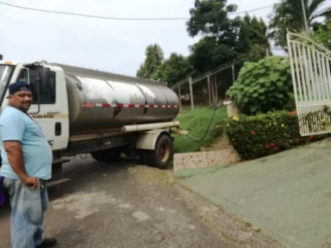 Residentes de Los Pozos pasan páramos desde hace más de un mes sin agua