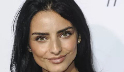 Aislinn Derbez se sincera con sus fanes