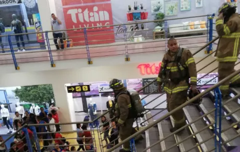 Detonaciones de pirotecnia dentro de Albrook Mall buscaba distraer para robar una joyería