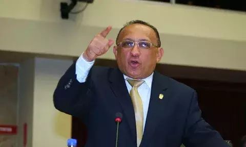Diputado "no puede aceptar" que se diga que todos son vagos