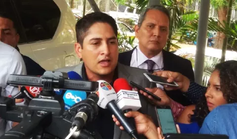 Diputado Alfredo Pérez demanda a La Prensa por $1 millón