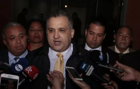 En ningún sentido nueva testigo vincula a Ricardo Martinelli, asegura defensa legal