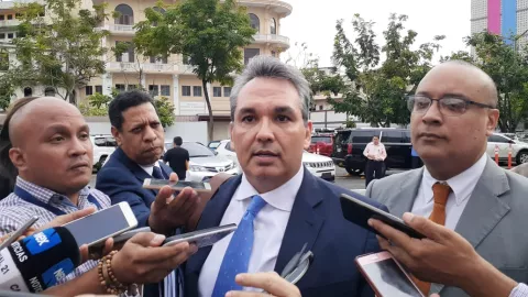 El defensor del pueblo, Alfredo Castillero Hoyos,  comparece ante el pleno de la Asamblea Nacional