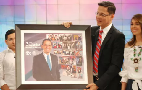 Álvaro Alvarado se despide oficialmente del noticiero de Telemetro Reporta