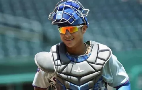 Santeño Miguel Amaya conecta su primer imparable en pretemporada de MLB