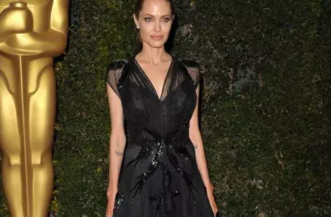Angelina Jolie vuelve al quirófano