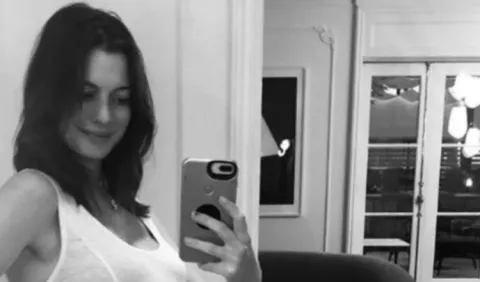Así anunció su embarazo Anne Hathaway