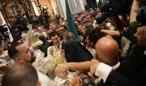 Antonio Banderas cumple con tradiciones de Semana Santa