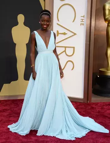 Lupita Nyongo'o, de las primeras en pisar la alfombra roja de los Oscar