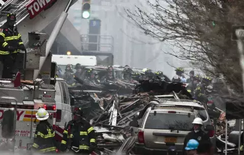 Ascienden al menos a seis los muertos por la explosión de gas en Nueva York